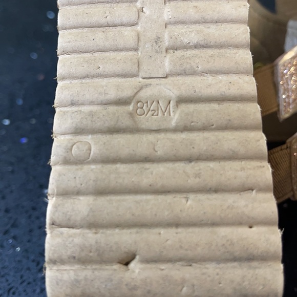 Guess Sandals sz 8 1/2 #2004 - Picture 6 of 7